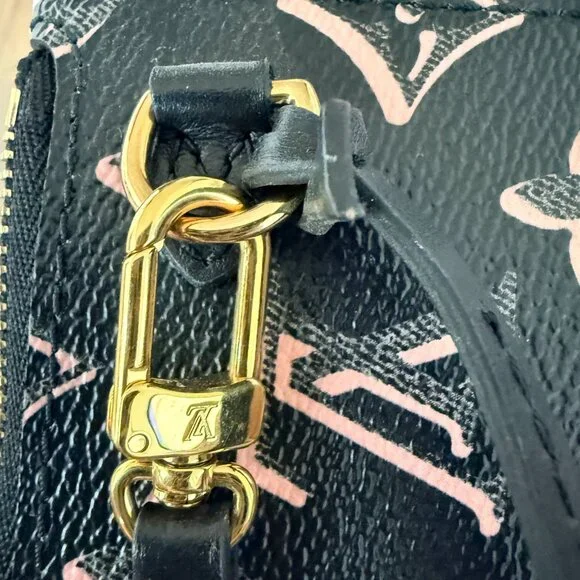 Louis Vuitton Monogram 'Fall For You' Black Pink Wristlet Neverfull MM Pouch LE - Picture 4 of 11